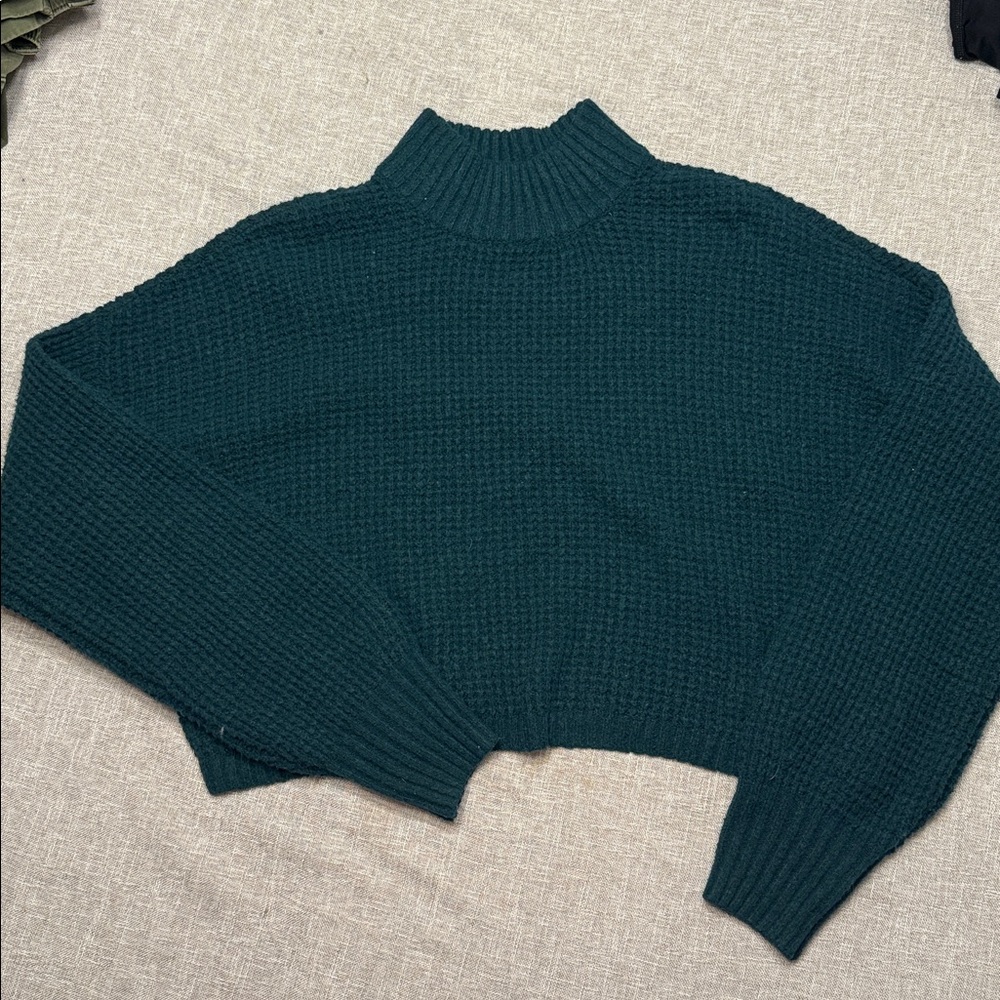 Hollister XXS cropped mock turtleneck sweater